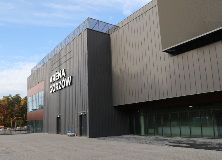 Instalacja legalnych wzmacniaczy GSM w obiekcie sportowym Instalacja legalnych wzmacniaczy GSM w obiekcie sportowym